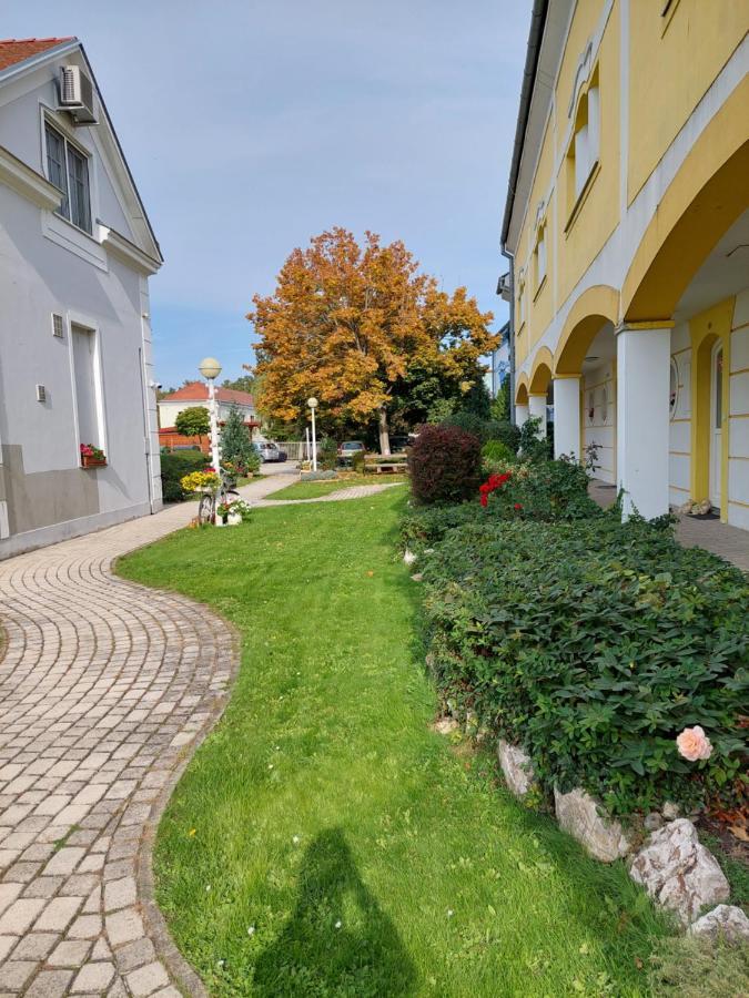 City Corner Thermal Mosonmagyaróvár Екстериор снимка